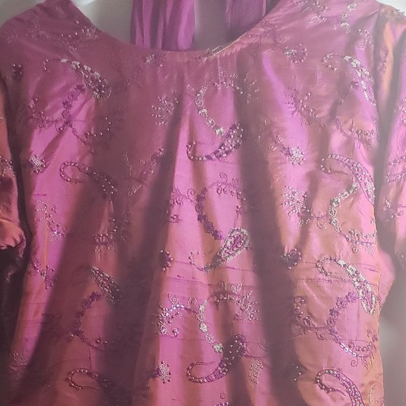 Pakistani Traditional Clothes  (Shalwar Kameez) - Picture 2 of 9